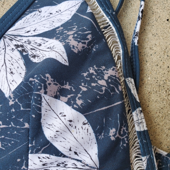 Bikini top size small in blue and white - Picture 2 of 3